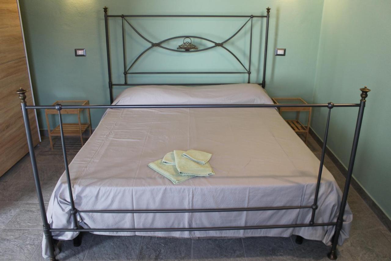 Sa Domu Beccia B&B Uras Экстерьер фото
