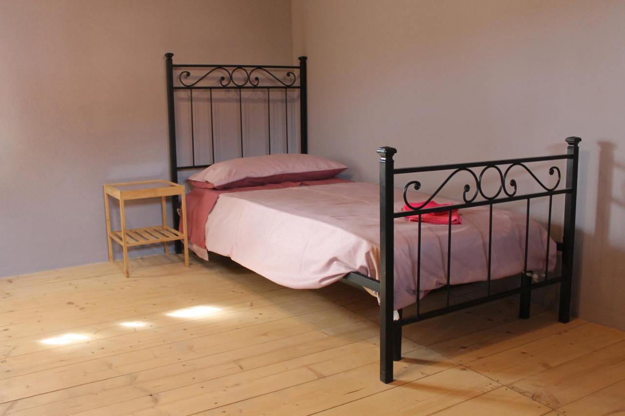 Sa Domu Beccia B&B Uras Экстерьер фото